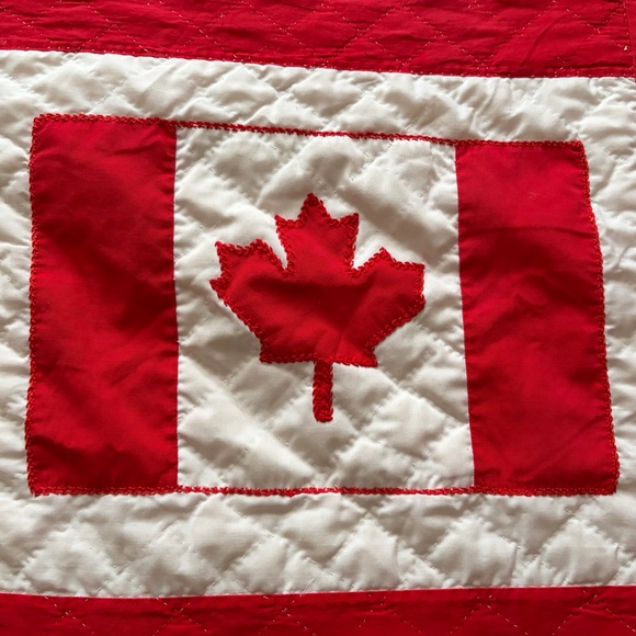 Vintage Red and White Canadian Flag Quilt 🇨🇦 - Picture 8 of 16